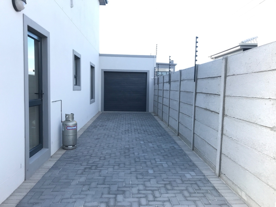 To Let 4 Bedroom Property for Rent in Parklands North Western Cape